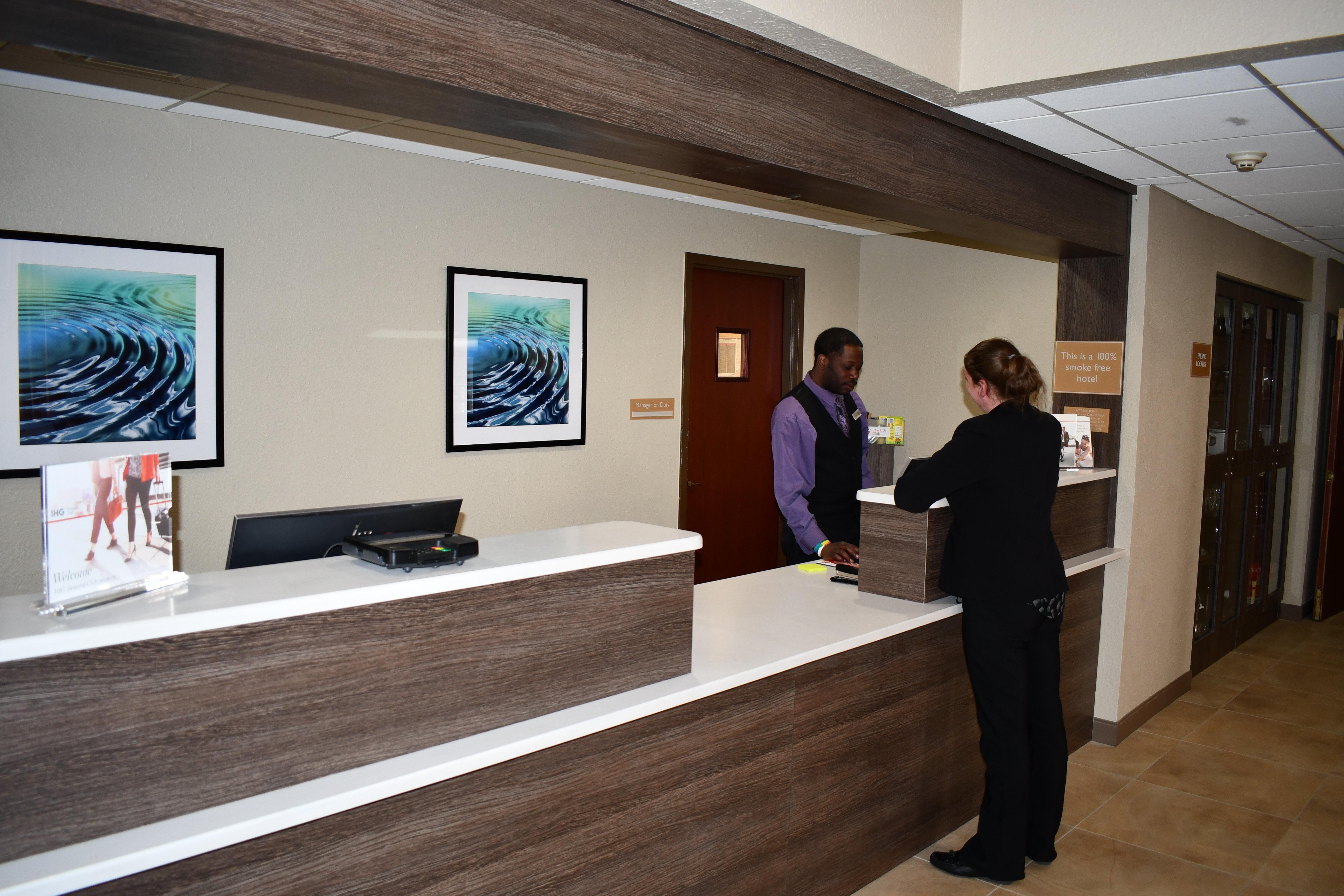 Candlewood Suites Grand Rapids Airport By Ihg Cascade Exterior foto